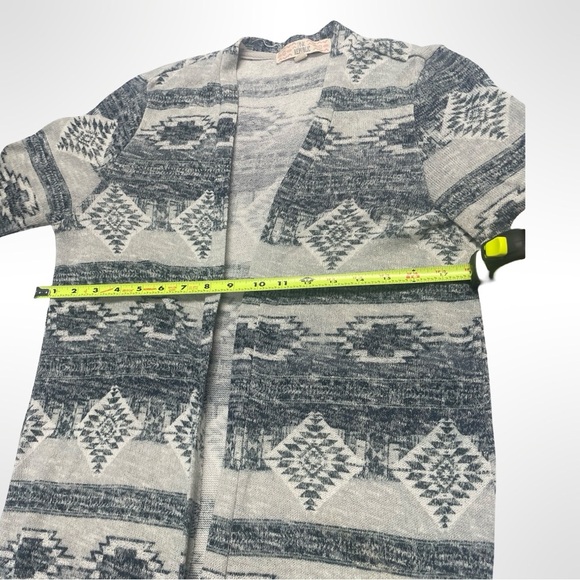 Pink Republic Gray and White Knit Cardigan Aztec print/southwest print - Picture 4 of 4